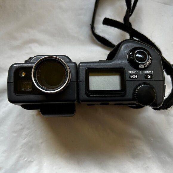 Nikon COOLPIX 995 3.2MP Digital Camera for parts / repair w/ manual - Picture 3 of 11